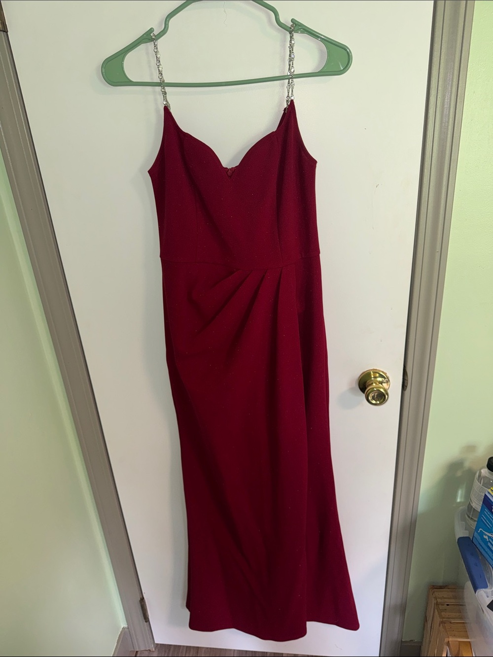 NEVER WORN| Sleeveless Sparkle Burgundy Prom Dress with Chain Straps